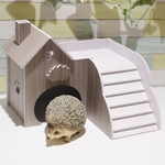 ハリネズミのお家/ウォールナット 31.1cm × 28cm × 24cm モルモット　チンチラ　デグー　小動物用お洒落ハウス2階でご飯家　スロープ階段デザイン