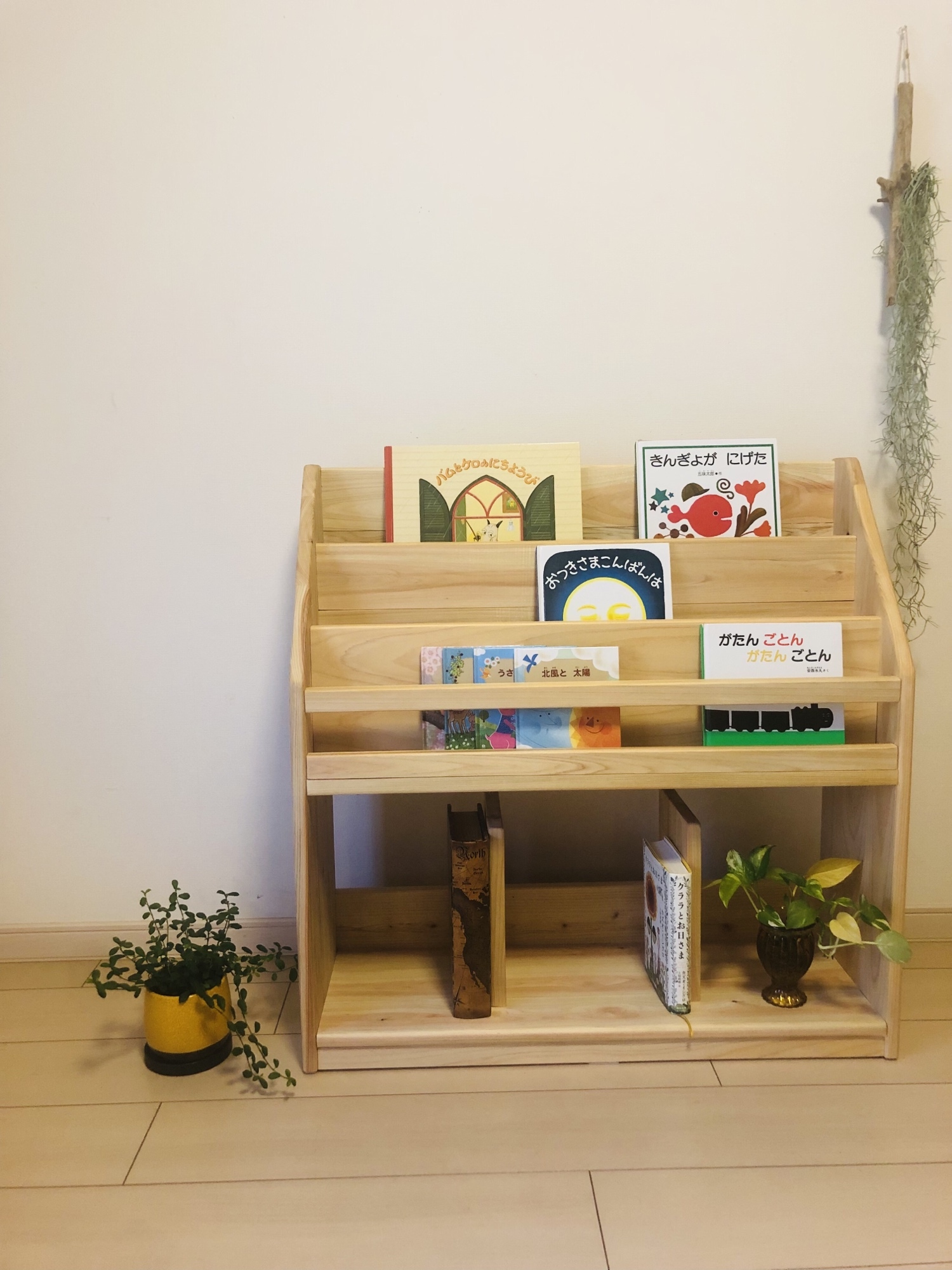 ひのき　絵本棚　本棚　ブックシェルフ　オーダーメイド　無垢材家具　収納 ひのき香る無垢の絵本棚 本棚・シェルフ｜本棚・シェルフ通販