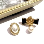0667 VINTAGE EARRING  アシメデザインカメリアパールヴィンテージ　イヤリング　アンティーク  クラシカル　花　フラワー　大ぶり　クリップ　ナチュラル90年代ビーズ　ビジューグミ