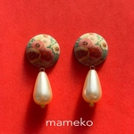 レトロで個性的なお花柄カボション×しずくパールピアス⭐️イヤリング 花柄 花 フラワー ゆめかわ 個性的 小ぶり 揺れる パール 古着 ワンピース 衣装 北欧 レトロポップ 昭和レトロ キッチュ