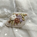 送料無料* リボン刺繍*薔薇*ブローチ*b