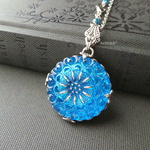 ブルーダリア  チェコガラスボタン 27ｍｍ ペンダント (AS)