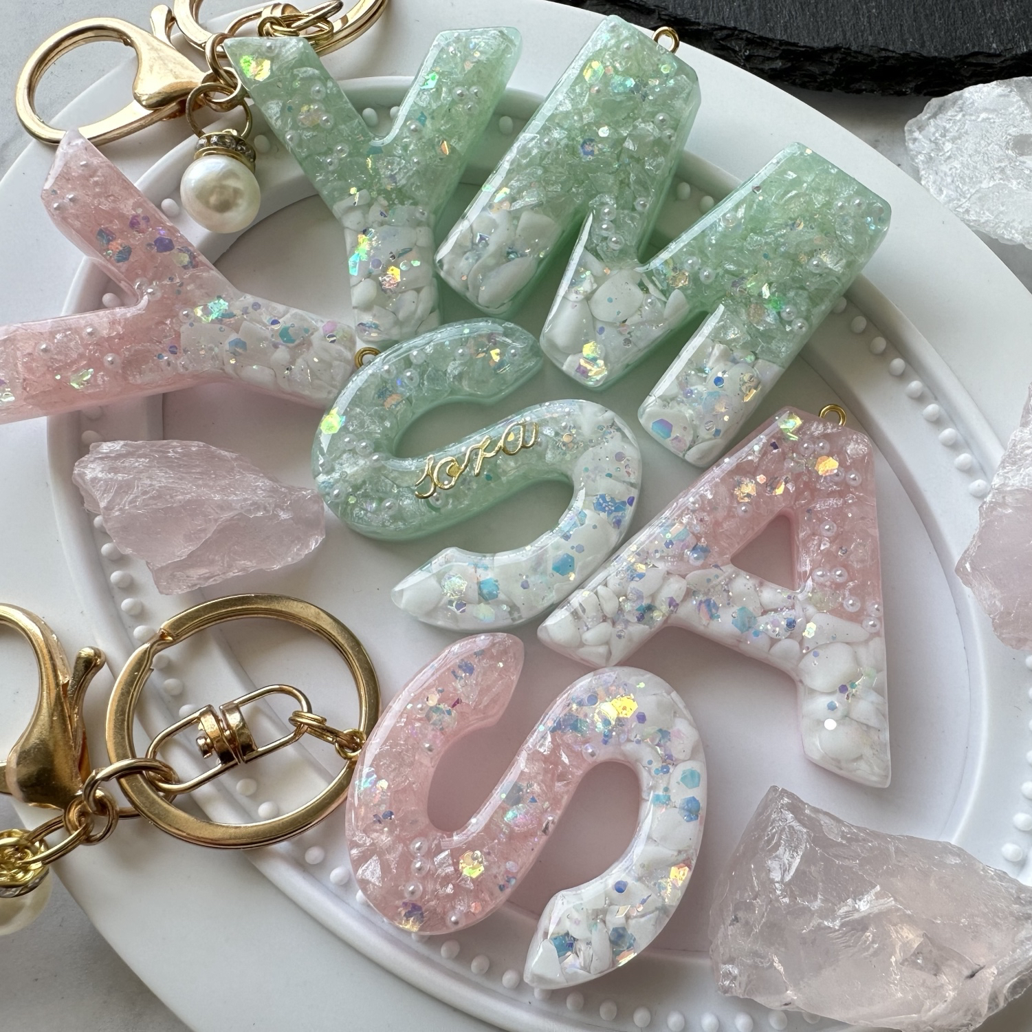 milky color♡レジンイニシャルキーホルダー - yu-10160211 | minne