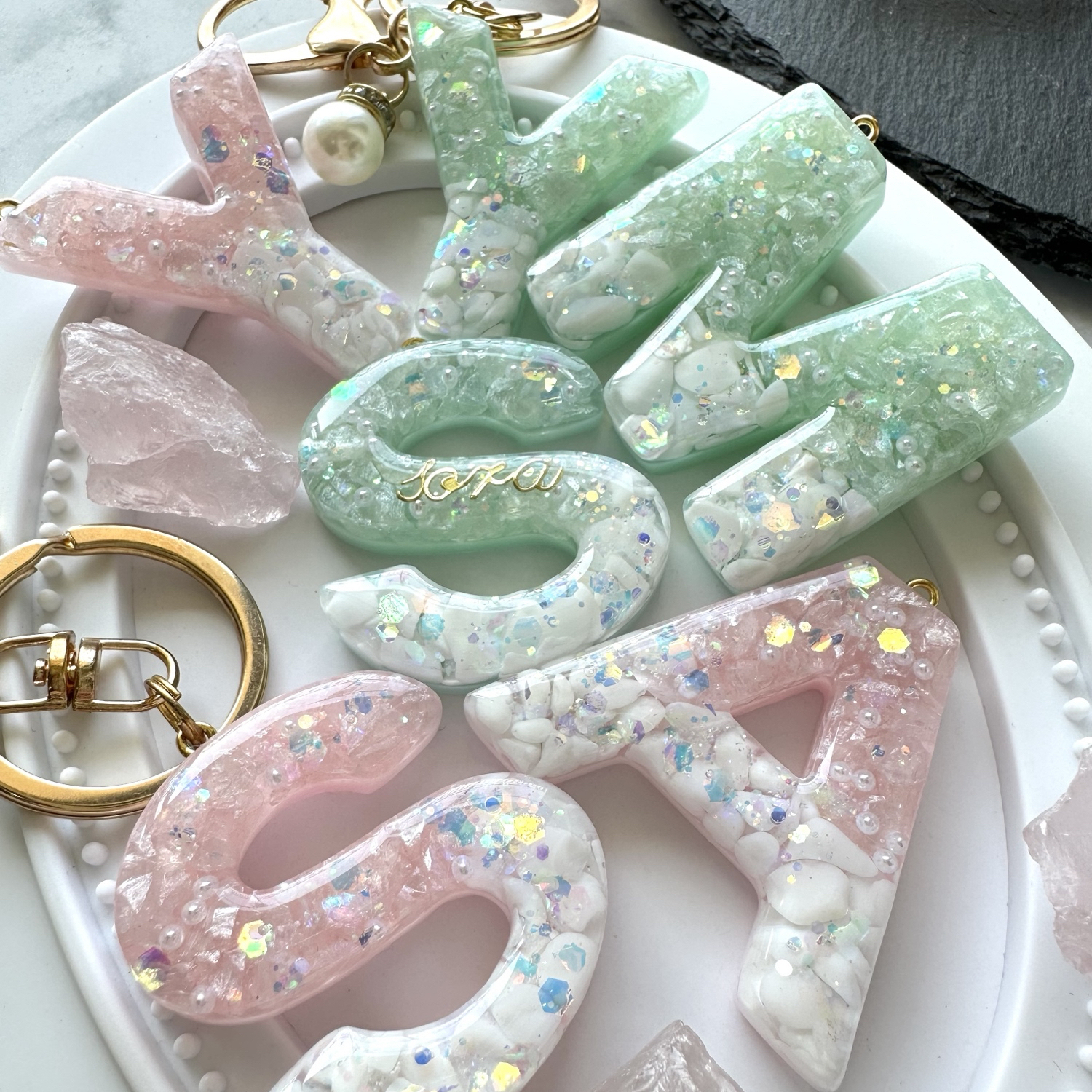 ホロのシンプルイニシャルキーホルダー アルファベット レジン