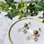 金とWhiteのパールsピアス(ハンドメイドピアス)