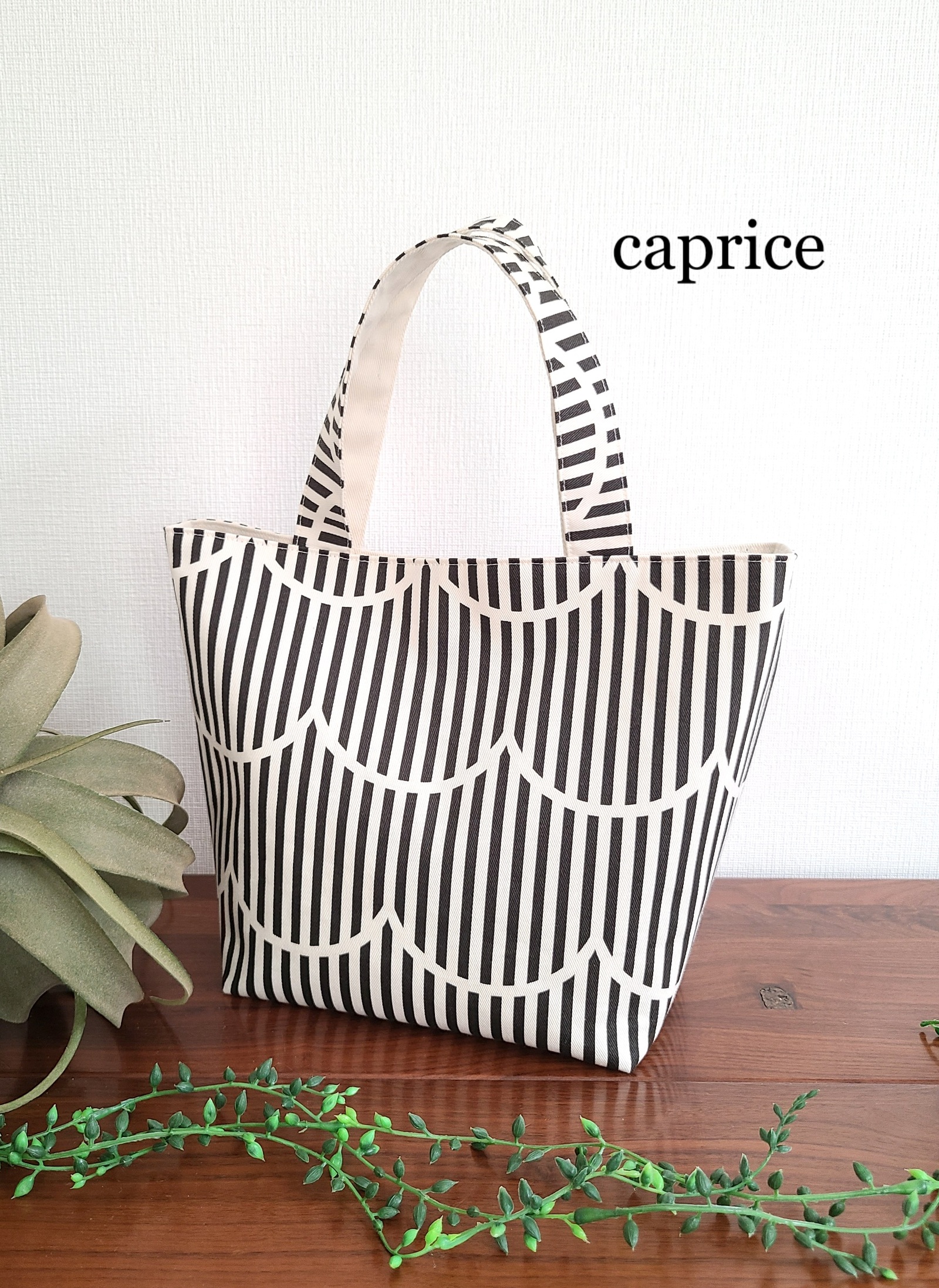 定番のお歳暮 刺繍風、北欧の鳥トートバッグ(マスタード) CAPRICE-8'S - バッグ