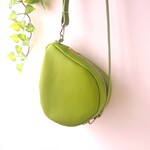～雫のかたち ポシェット～　〇 牛革 〇 ショルダー 〇 ポシェット 〇 バッグ 〇 抹茶きみどり色 〇 