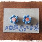 青いお花ピアス1