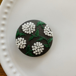 刺繍くるみボタン（ヘアゴム/ブローチ）