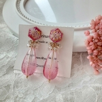 ピアス　お花アクセサリー　ピンク　濃いピンク　グラデーション　デート　お出かけ　普段使い　ビーズアクセサリー　