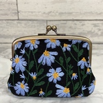 ハンドメイド　刺繍花の親子がま口財布(フェルト芯入り)