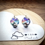 レジンピアス イヤリング 夕空にかかる虹 2割カット球体 12mm