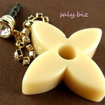 saly☆かわいいお花のイヤホンジャック
