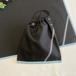 水色縁どり 黒無地 ライン入り 40×60 ランチョンマット＆巾着袋 男の子　ボタンループ付き ランドセルフック ぶらぶらしない 給食 高学年