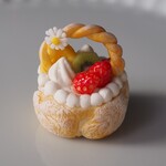 シュークリームのフルーツバケット