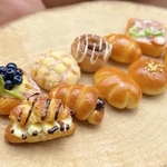 値下げしました☆ミニチュアフード☆小さなパン10種セット♪