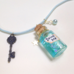 Drink me小瓶のネックレス