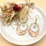 花びら浮かぶ　パールのピアス、イヤリング