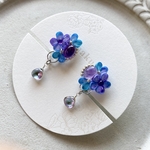 魔女の瞳　アメジストとつまみ細工のお花のイヤーアクセサリー　ミスティックトパーズチャーム付き