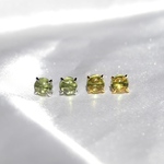 艶感✴︎ペリドット　シンプル　ピアス　18KGP 天然石　　パワーストーン　ゴールドピアス　シルバー