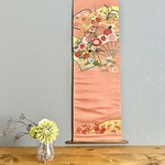 帯のタペストリー　アンティークピンクに花々の扇　着物リメイク インテリア　掛け軸 　和室　Kimono Tapestry Kakejiku  ギフト　正月飾り　七五三　縁起物　古民家　和モダン
