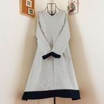 おとなモダン　モノトーンのVネックワンピース　STOF fabrics　シームポケット付き　オフホワイト　ブラック　長袖　ミディアム丈　ゆったりサイズ