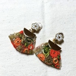 SALE☆リボン刺繍イヤリング　キラキラオレンジ⭐︎