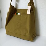 ななめ掛けできるショルダーバッグ（11号帆布、モカグリーン)