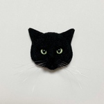 羊毛フェルト 猫ブローチ 黒猫 緑目