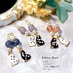 【藍】モノクロぶち猫ちゃん🤍🖤ピアス(イヤリング・ノンホール樹脂ピアス・チャームへの変更可)金属アレルギー対応有 