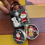 今日のおやつ＊ミニチュアクリスマスアソート缶セット＊アーモンドチョコ＊クリスマスカラーキャンディー＊サンタさんアイシングクッキー🎅＊チョコチップクッキー🍪＊ミニチュア紙袋付き🛍️