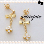 リボン×白小花のピアス♡ゴールド