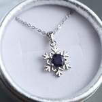 アイオライトのペンダント＊天然石＊3月誕生石＊雪の結晶＊クリスマスギフト【winter】