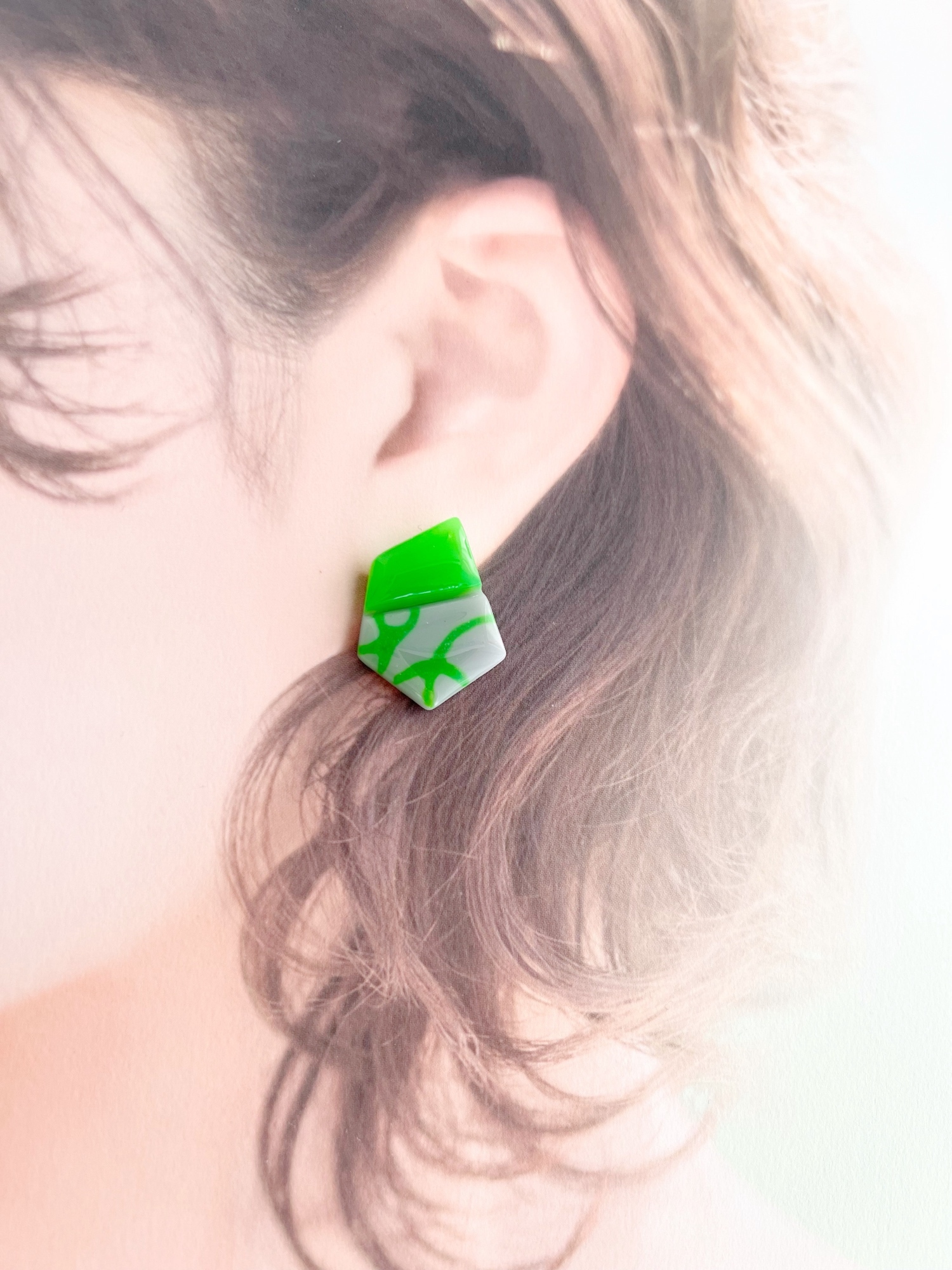 再販】好評✴︎グリーンネオンカラーのピアス・イヤリング - ORCHID