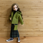 リカちゃんサイズ　グリーン💚のパーカーとチェックのスカートとブラック🖤のブラウスのセット　スマホポーチのおまけ付き