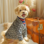 【Mサイズ】　犬服　カーディガン　前開き　ボタン　ノーカラー　ニット　ペット　秋冬　重ね着　カジュアル　グレー　黒　ドット　水玉