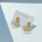 再販𓐍ベージュ×マット大理石𓐍ピアス/イヤリング  小ぶり インポート　ニュアンス　可愛い　人気　オシャレ　ワントーン　ベージュ　金属アレルギー対応　ナチュラル　淡色　ラテ