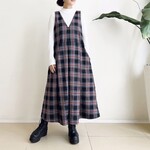 サロペットスカート/ジャンパースカート　黒・赤・水色のタータンチェック柄