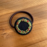 くるみボタン 刺繍 ヘアゴム/ クリスマス リース
