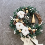 クリスマスリース＊25㎝＊ホワイト＊コットンと木の実＊三日月リース＊アンティークベルとともに♩