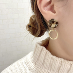 大ぶり 大人上品なチェック模様×ゴールドリング ピアス / イヤリング / チタンピアス / 樹脂ピアス / シンプル