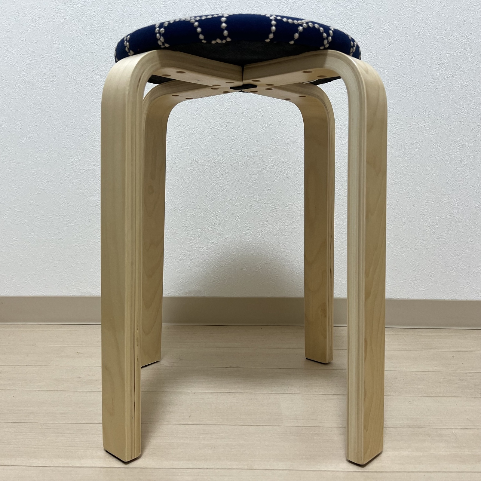 ミナペルホネン dop タンバリン 丸スツール 【ネイビー】 minaperhonen