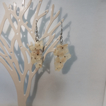 琥珀のような紫陽花ピアス