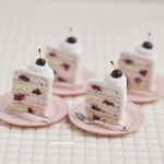 チェリーのカットケーキ