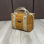 オーダー品です。帆布生地を使った仕切りタイプのトートバッグ。整理しやすく容量がたっぷりのバックです。