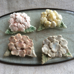 陶器  紫陽花大輪のブローチ