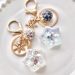 NEW❄️キラキラ星雪のレジンキーホルダー　レジンチャーム　星　グラデーションカラー　クリスマスプレゼントにも♡ ゆめかわ　かわいい　