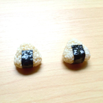2種類のおにぎりイヤリング 