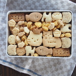 「ねこたちの11月♪クッキー缶」（L）【期間限定缶】
