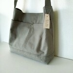 ななめ掛けできるショルダーバッグ（11号帆布、グリーングレー３)